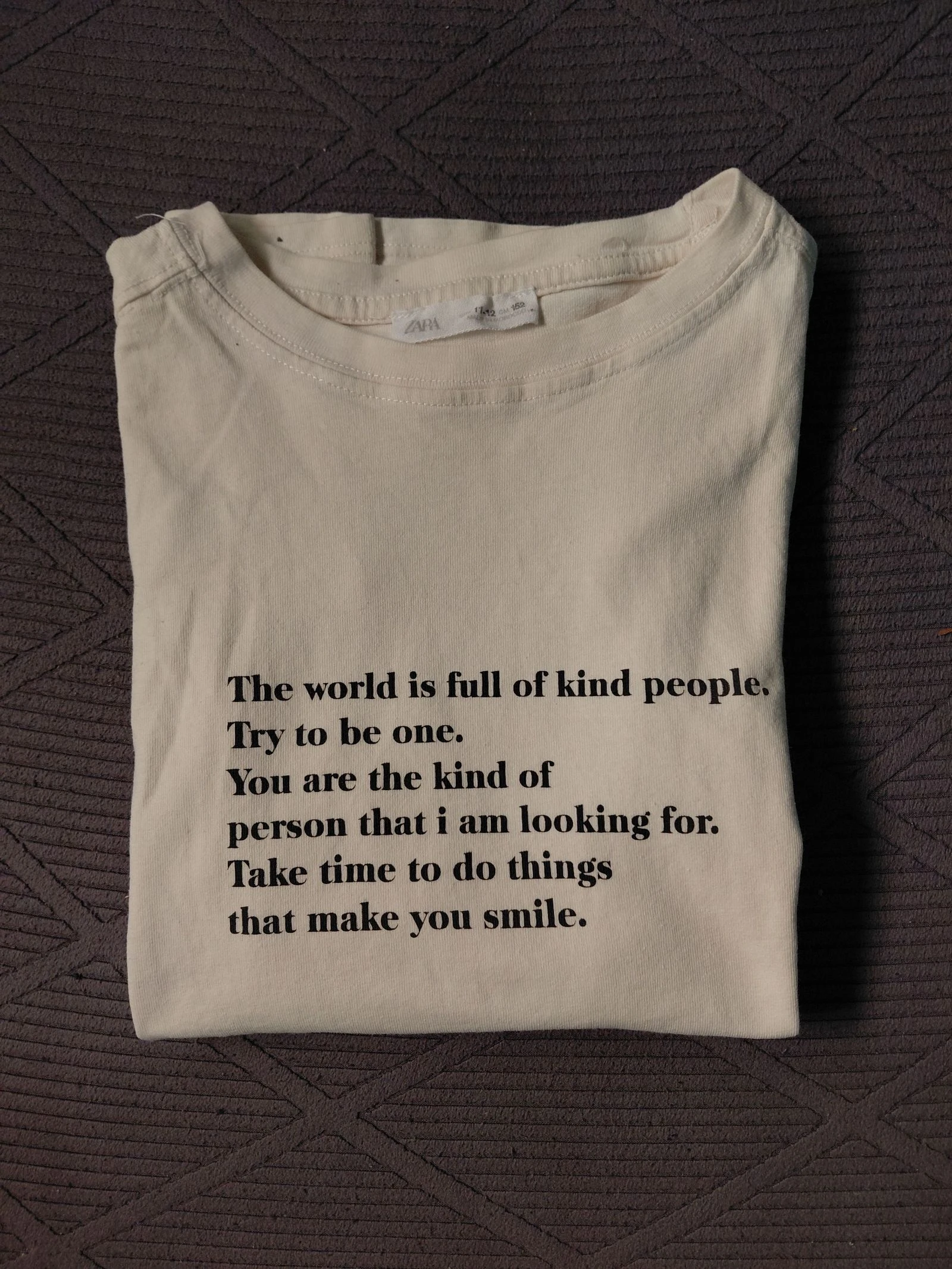 Camiseta texto Zara